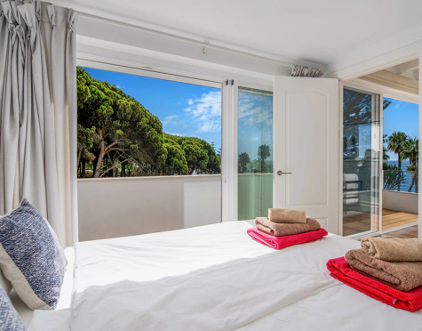 LUXURY SEAFRONT TOWNHOUSE ON THE GOLDEN MILE