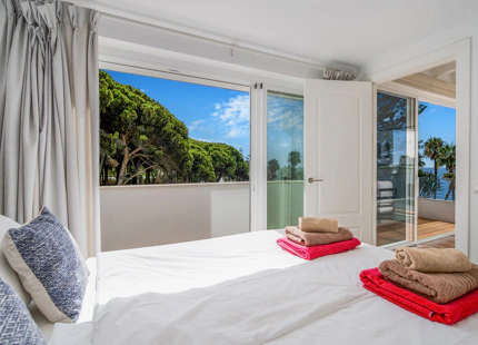 LUXURY SEAFRONT TOWNHOUSE ON THE GOLDEN MILE