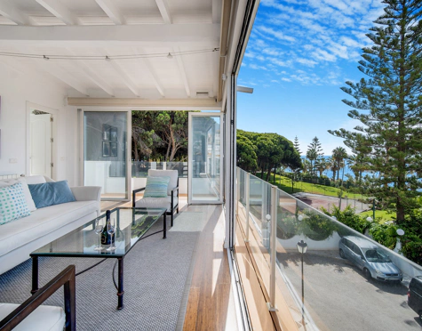 LUXURY SEAFRONT TOWNHOUSE ON THE GOLDEN MILE