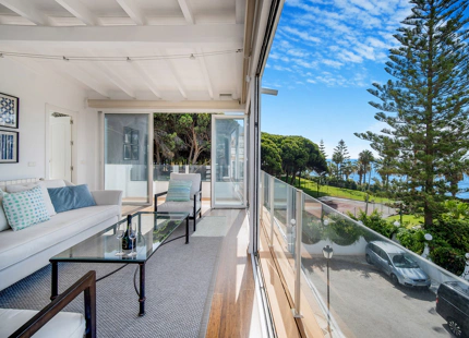LUXURY SEAFRONT TOWNHOUSE ON THE GOLDEN MILE