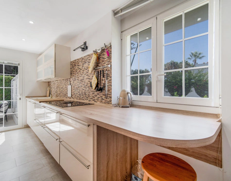 LUXURY SEAFRONT TOWNHOUSE ON THE GOLDEN MILE