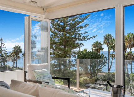 LUXURY SEAFRONT TOWNHOUSE ON THE GOLDEN MILE