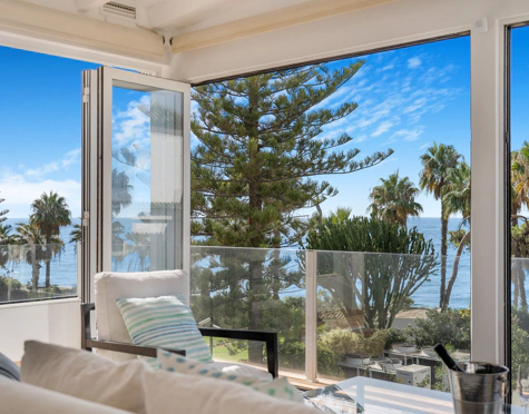LUXURY SEAFRONT TOWNHOUSE ON THE GOLDEN MILE
