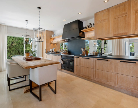 LUXURY APARTMENT ON THE GOLDEN MILE OF MARBELLA