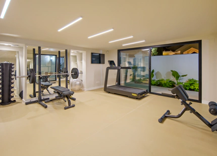 LUXURY FRONTLINE GOLF VILLA IN NUEVA ANDALUCIA