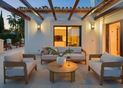 LUXURY FRONTLINE GOLF VILLA IN NUEVA ANDALUCIA