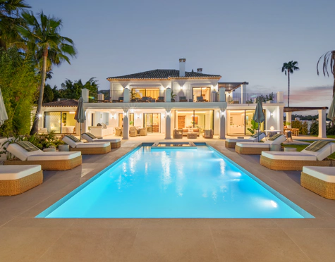 Villa en venta en Nueva Andalucia, Marbella