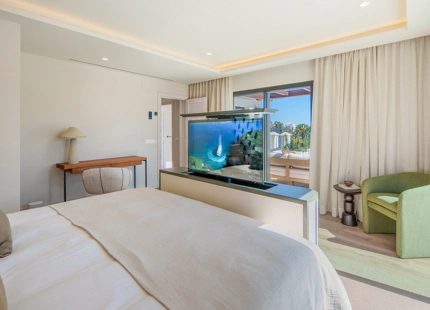LUXURY FRONTLINE GOLF VILLA IN NUEVA ANDALUCIA