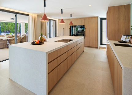 LUXURY FRONTLINE GOLF VILLA IN NUEVA ANDALUCIA