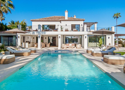 LUXURY FRONTLINE GOLF VILLA IN NUEVA ANDALUCIA