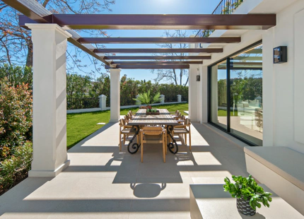LUXURY FRONTLINE GOLF VILLA IN NUEVA ANDALUCIA