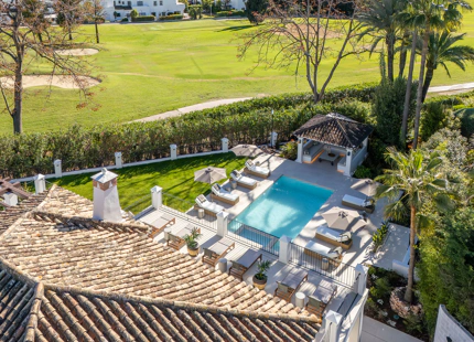 LUXURY FRONTLINE GOLF VILLA IN NUEVA ANDALUCIA