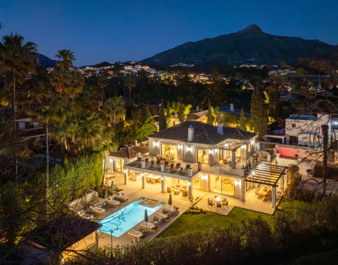 Villa en venta en Nueva Andalucia, Marbella