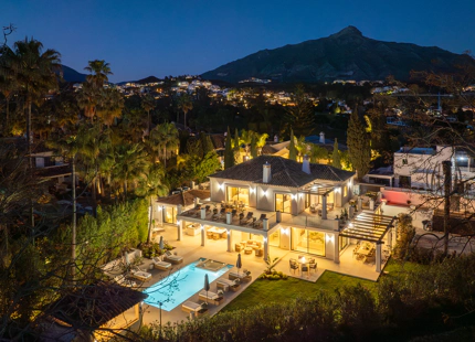 LUXURY FRONTLINE GOLF VILLA IN NUEVA ANDALUCIA