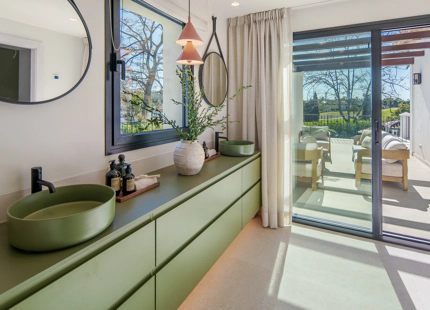 LUXURY FRONTLINE GOLF VILLA IN NUEVA ANDALUCIA