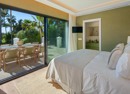 LUXURY FRONTLINE GOLF VILLA IN NUEVA ANDALUCIA