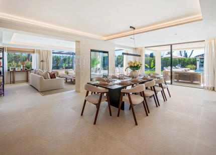 LUXURY FRONTLINE GOLF VILLA IN NUEVA ANDALUCIA