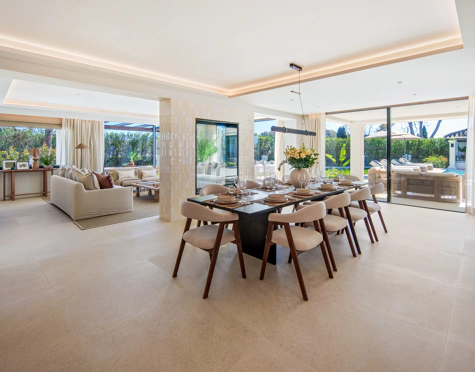 Villa en venta en Nueva Andalucia, Marbella