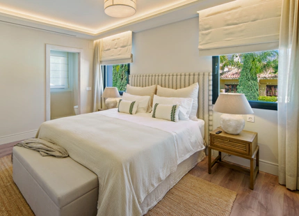 LUXURY FRONTLINE GOLF VILLA IN NUEVA ANDALUCIA