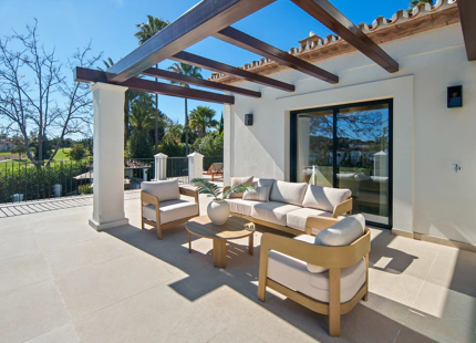 LUXURY FRONTLINE GOLF VILLA IN NUEVA ANDALUCIA