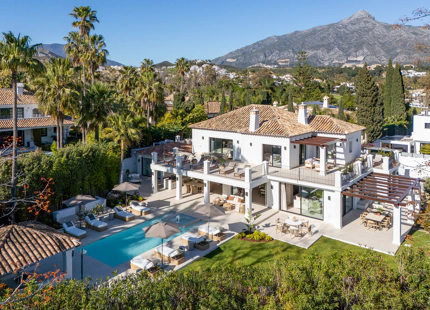 LUXURY FRONTLINE GOLF VILLA IN NUEVA ANDALUCIA