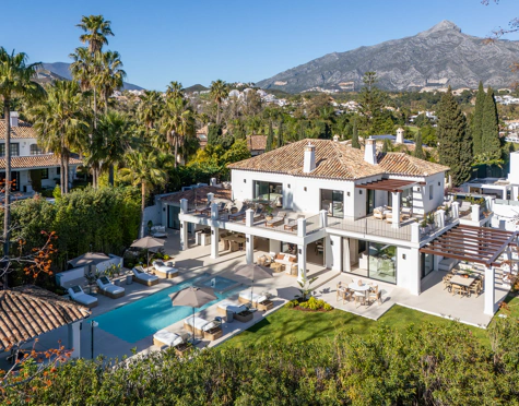 LUXURY FRONTLINE GOLF VILLA IN NUEVA ANDALUCIA