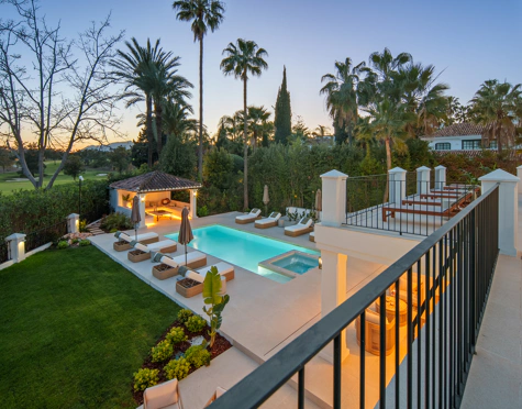 Villa en venta en Nueva Andalucia, Marbella