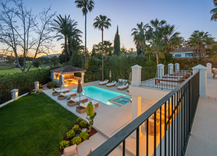 LUXURY FRONTLINE GOLF VILLA IN NUEVA ANDALUCIA