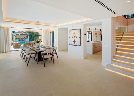LUXURY FRONTLINE GOLF VILLA IN NUEVA ANDALUCIA