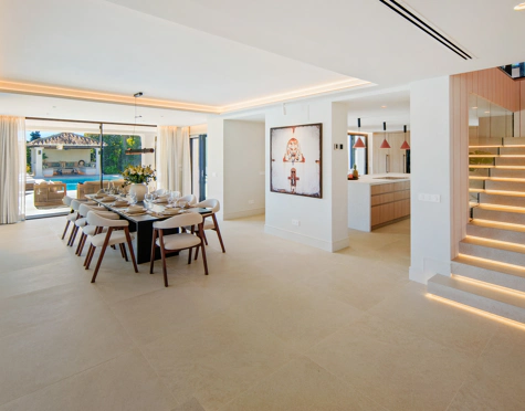 Villa en venta en Nueva Andalucia, Marbella