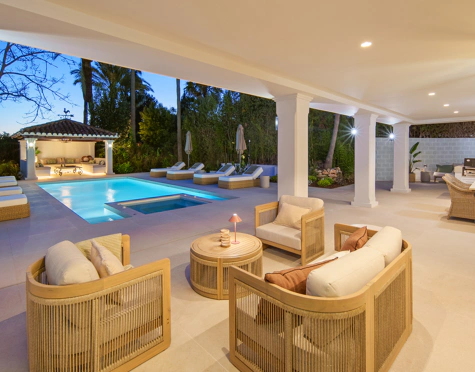 Villa en venta en Nueva Andalucia, Marbella