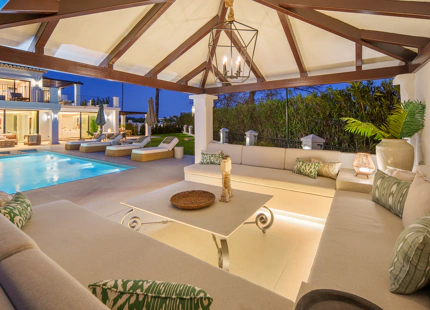 LUXURY FRONTLINE GOLF VILLA IN NUEVA ANDALUCIA