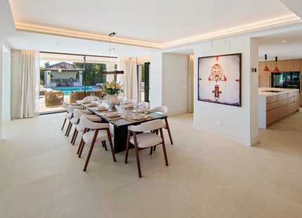 LUXURY FRONTLINE GOLF VILLA IN NUEVA ANDALUCIA