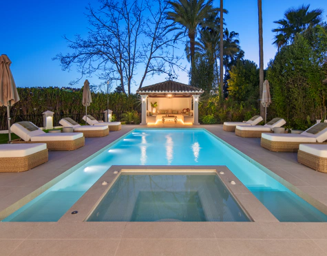Villa en venta en Nueva Andalucia, Marbella