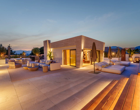 EXCLUSIVE DUPLEX PENTHOUSE ON THE GOLDEN MILE OF MARBELLA