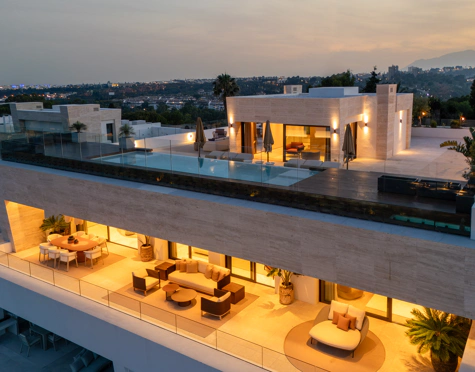 EXCLUSIVE DUPLEX PENTHOUSE ON THE GOLDEN MILE OF MARBELLA