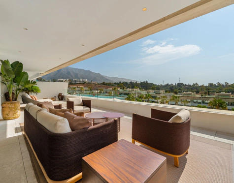 EXCLUSIVE DUPLEX PENTHOUSE ON THE GOLDEN MILE OF MARBELLA