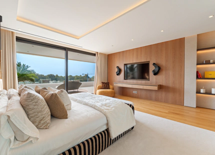 EXCLUSIVE DUPLEX PENTHOUSE ON THE GOLDEN MILE OF MARBELLA