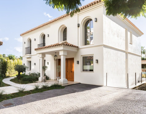 Villa for sale in Benahavis