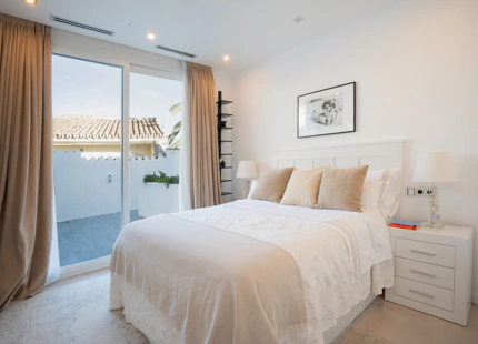 LUXURY ARCHITECT-DESIGNED SEAFRONT VILLA ON THE COSTA DEL SOL