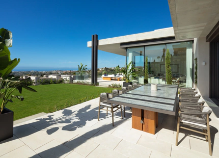 LUXURY CONTEMPORARY VILLA IN LA QUINTA