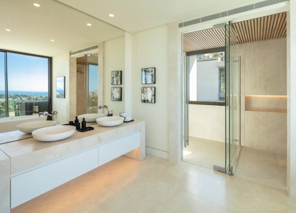LUXURY CONTEMPORARY VILLA IN LA QUINTA