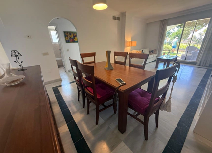APARTAMENTO EN PLANTA BAJA CON JARDÍN PRIVADO EN LOS PINOS DE NAGÜELES
