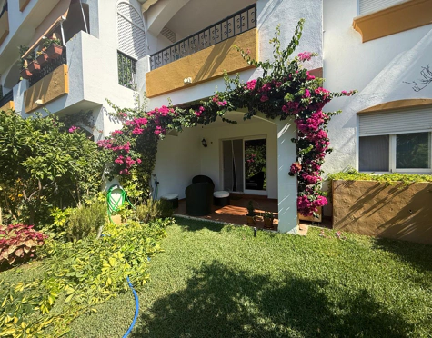 APARTAMENTO EN PLANTA BAJA CON JARDÍN PRIVADO EN LOS PINOS DE NAGÜELES