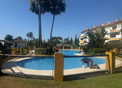 APARTAMENTO EN PLANTA BAJA CON JARDÍN PRIVADO EN LOS PINOS DE NAGÜELES
