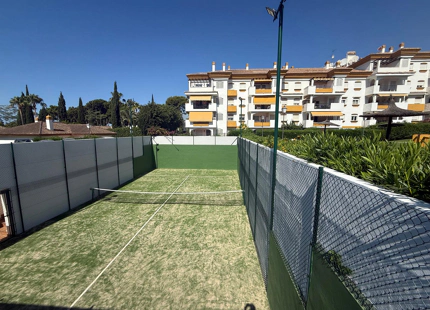 APARTAMENTO EN PLANTA BAJA CON JARDÍN PRIVADO EN LOS PINOS DE NAGÜELES