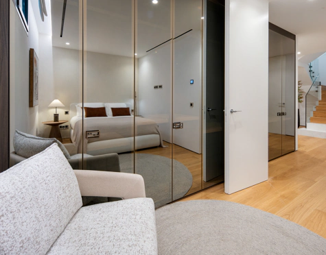 CONTEMPORARY LUXURY DUPLEX APARTMENT ON THE GOLDEN MILE