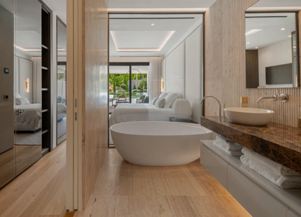 CONTEMPORARY LUXURY DUPLEX APARTMENT ON THE GOLDEN MILE