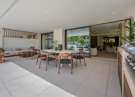 CONTEMPORARY LUXURY DUPLEX APARTMENT ON THE GOLDEN MILE