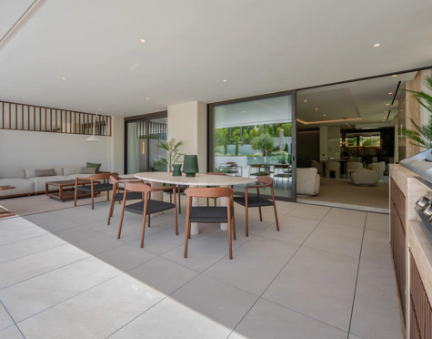 CONTEMPORARY LUXURY DUPLEX APARTMENT ON THE GOLDEN MILE